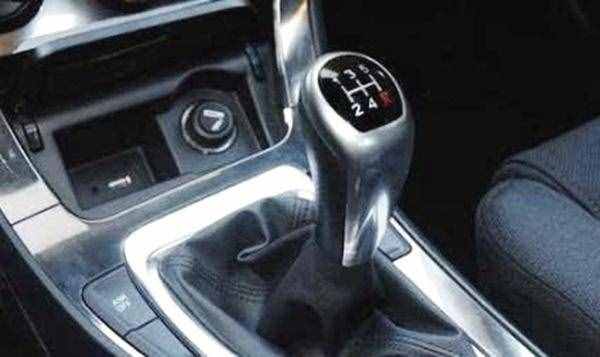 手動擋汽車如何正確換擋 老司機(jī)教你正確換擋技巧
