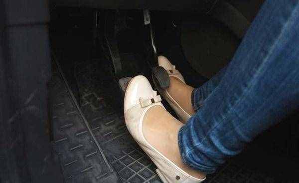 手動擋汽車如何正確換擋 老司機(jī)教你正確換擋技巧