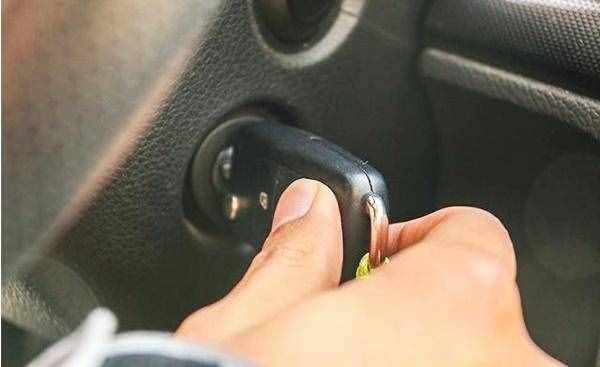 手動擋汽車如何正確換擋 老司機(jī)教你正確換擋技巧