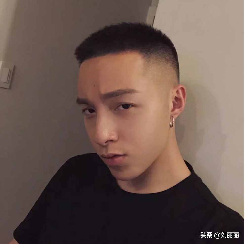 2020最具人氣男發(fā)前4名，短寸頭，鋼夾燙，狼尾頭全上榜，真帥氣