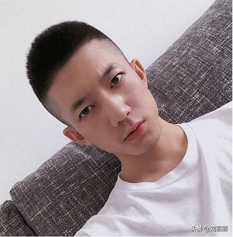 2020最具人氣男發(fā)前4名，短寸頭，鋼夾燙，狼尾頭全上榜，真帥氣