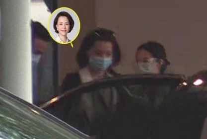 47歲董卿近照瘦太多，高腰褲勒出巴掌腰，長腿搶鏡比男嘉賓還高