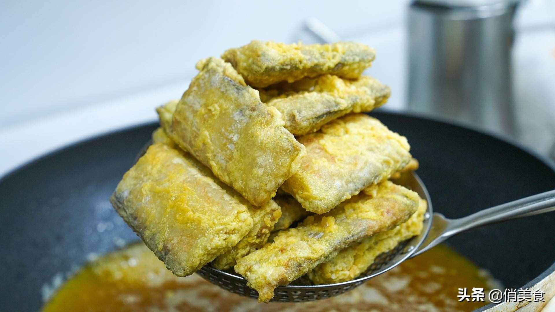 炸帶魚，到底是裹面粉還是淀粉？教你正確做法，外酥里嫩無(wú)腥味