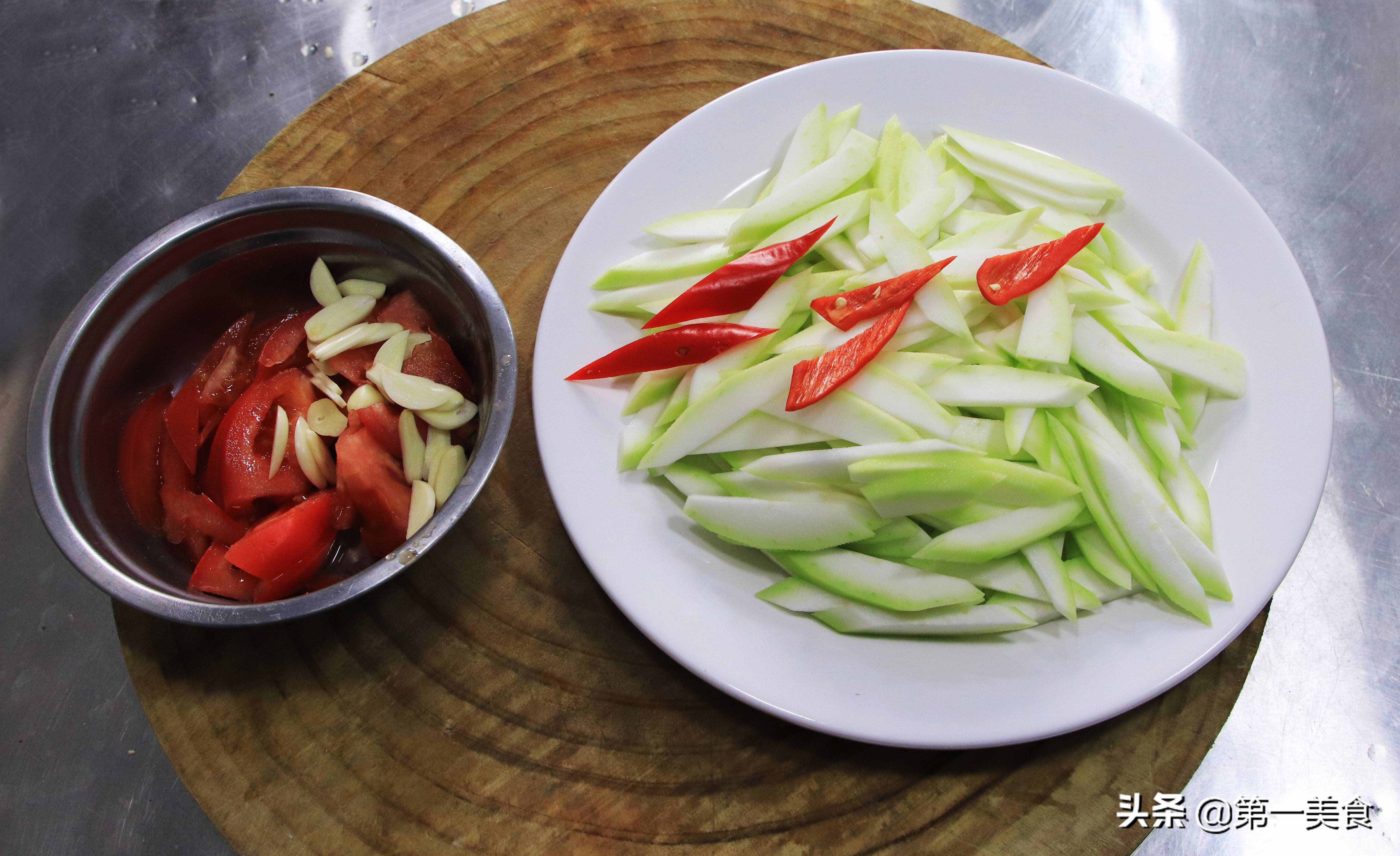 瓠子這個(gè)菜，可能你見(jiàn)過(guò)卻不常吃，其實(shí)做起來(lái)簡(jiǎn)單又好吃