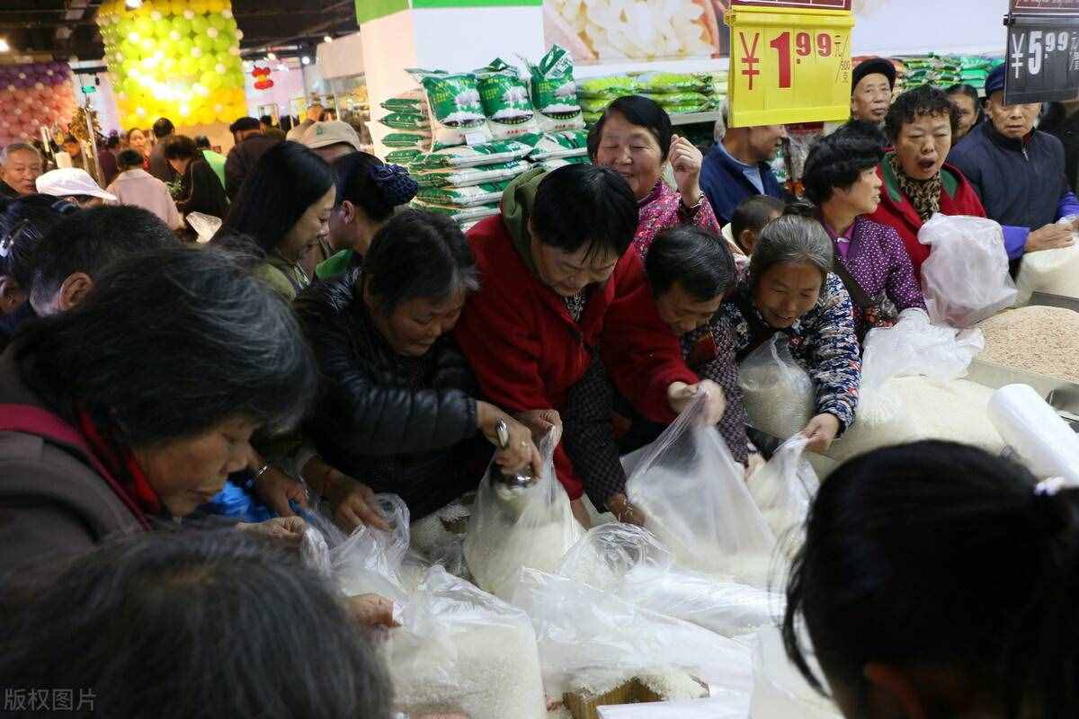 河南老板開(kāi)蔬菜超市，“賣(mài)蔬菜送冰箱”，反倒年賺88萬(wàn)，你也行