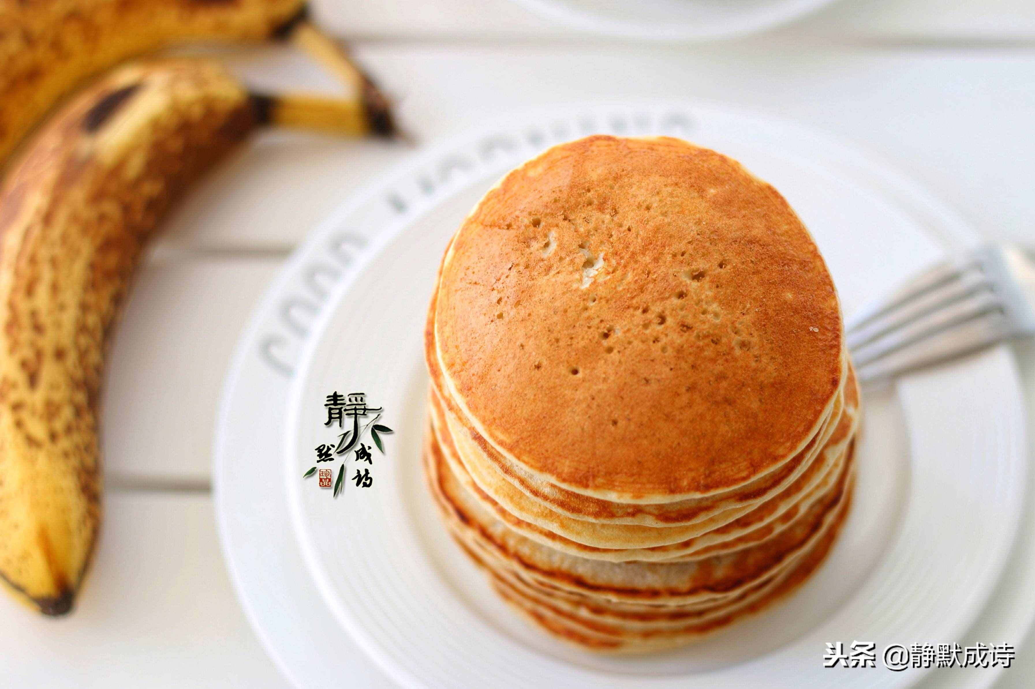 教你做無油無糖無泡打粉的香蕉松餅，營養(yǎng)香甜無添加，孩子都喜歡