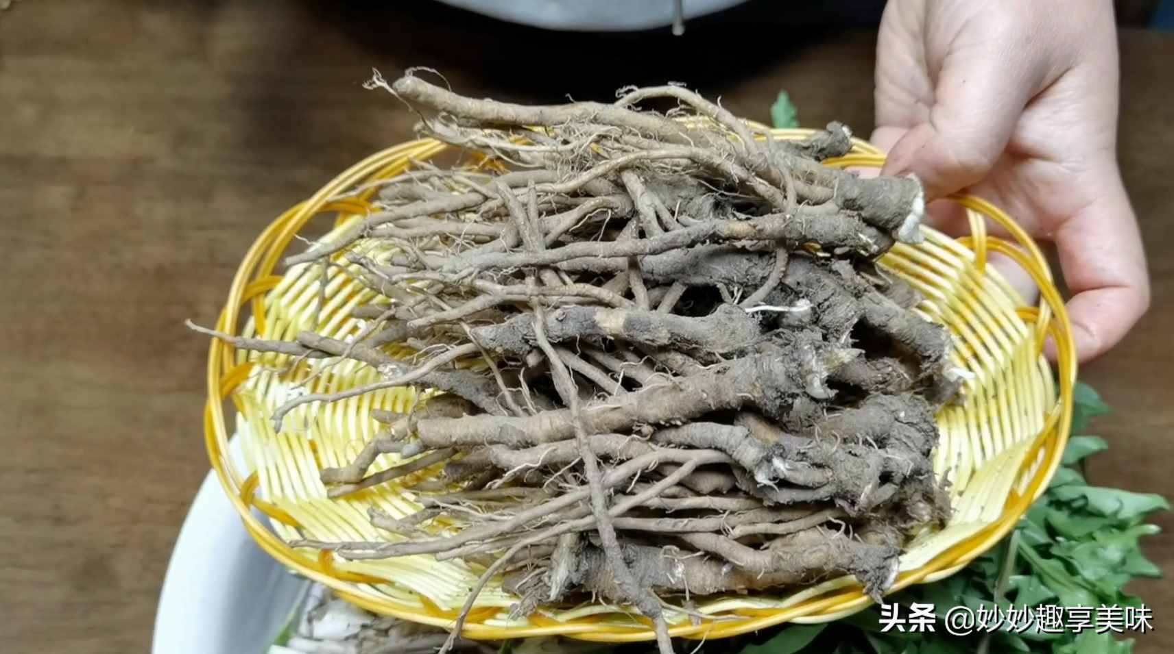 多喝蒲公英茶好處多，教你四步輕松自制，做一次喝一年，干凈衛(wèi)生