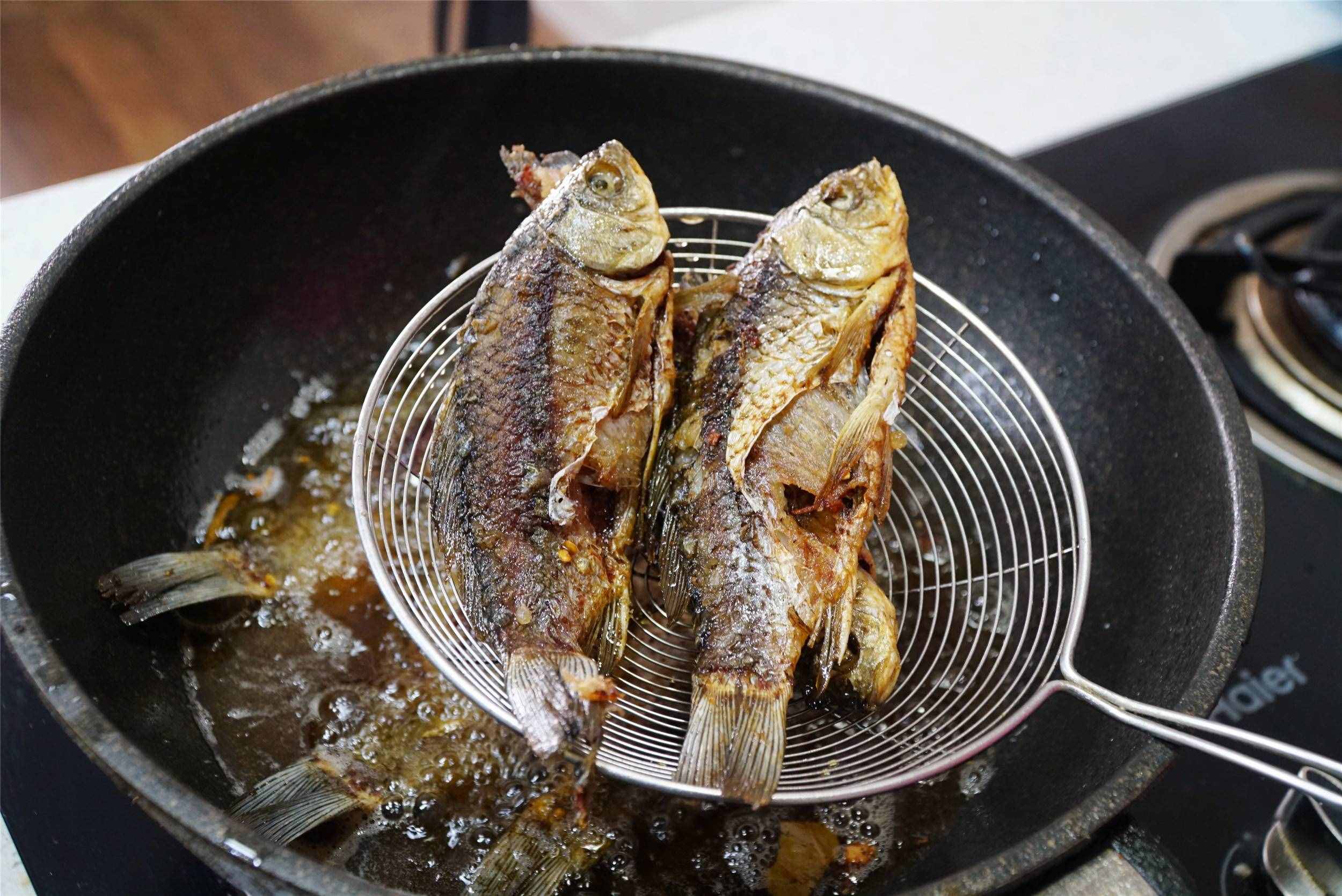 春天，鯽魚最美味的做法，連魚骨都好吃，味道特饞人，老少皆宜