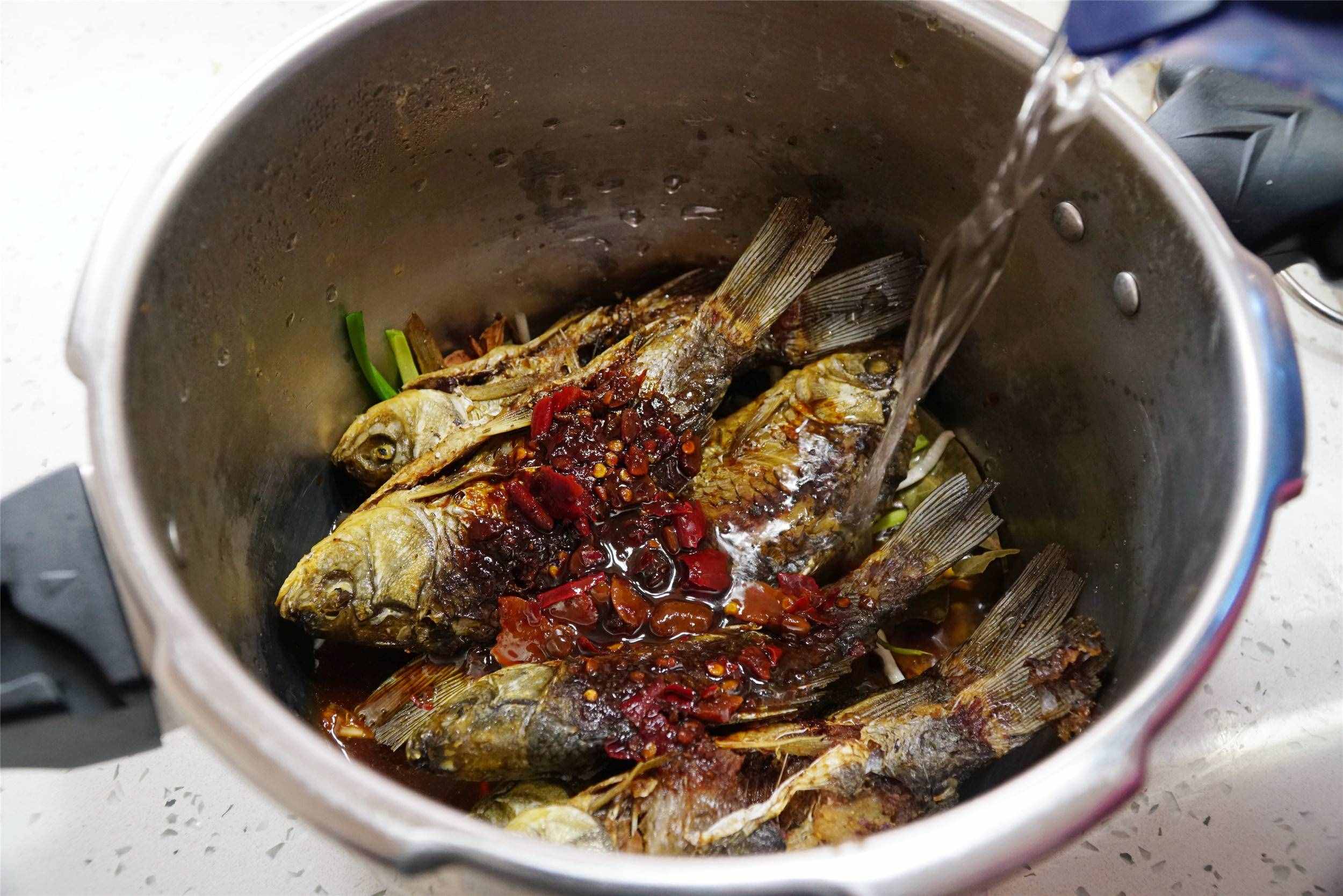 春天，鯽魚最美味的做法，連魚骨都好吃，味道特饞人，老少皆宜