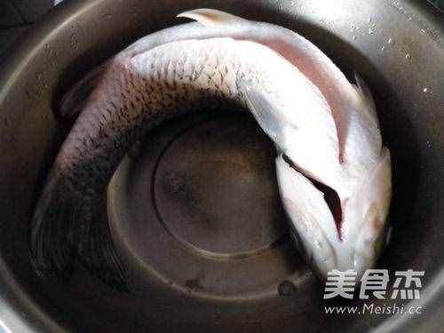 糖醋草魚(yú)魚(yú)的步驟