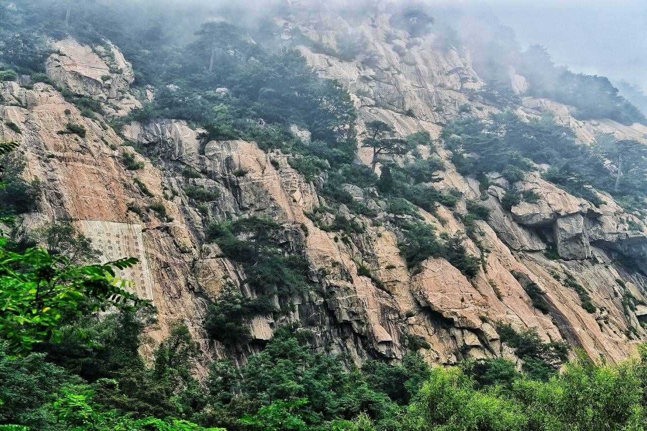 泰山又名岱山、岱宗，位于山東省中部，隸屬于泰安市