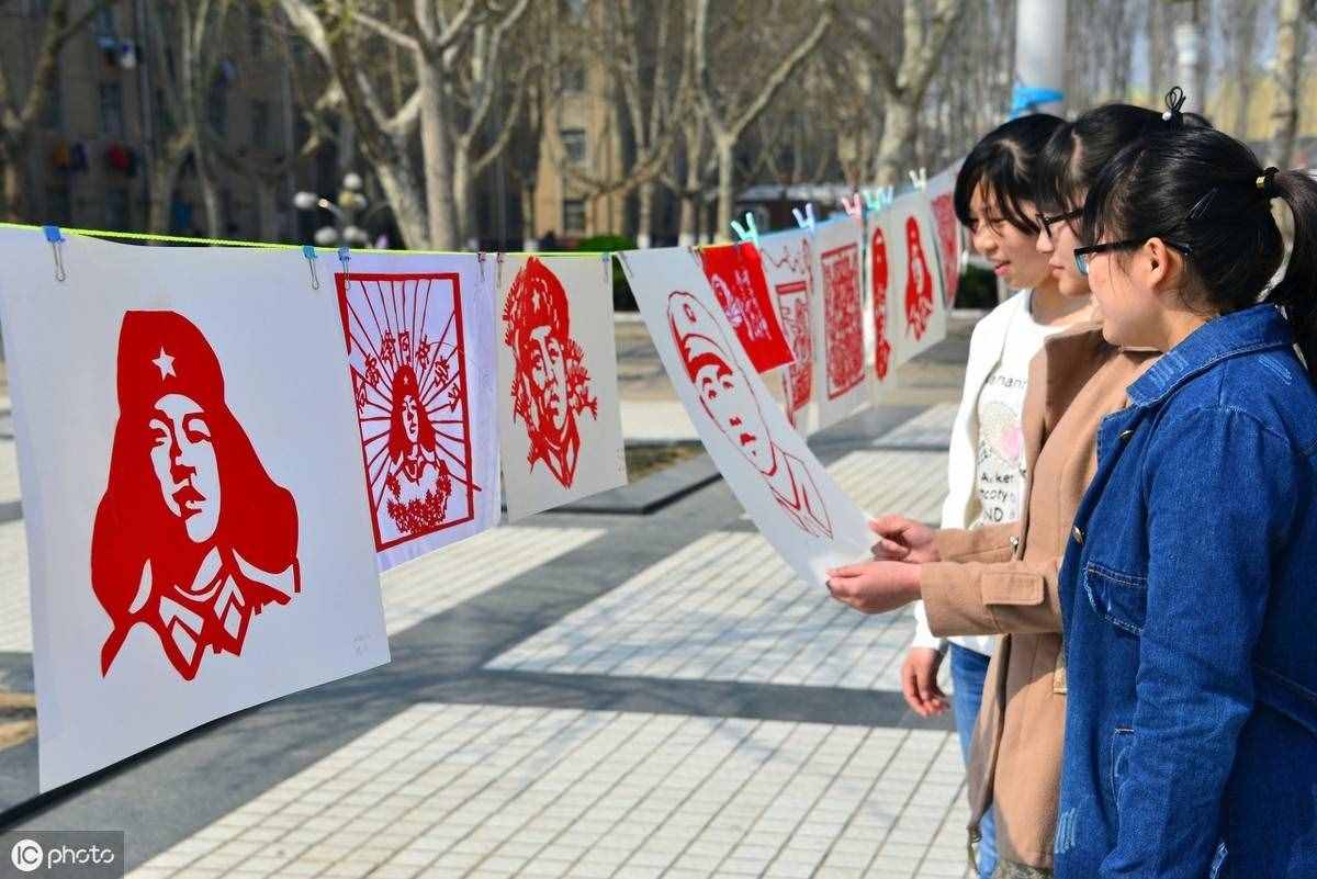 適合高中生閱讀的精短美文《弘揚(yáng)雷鋒精神，建設(shè)心靈園》等2篇