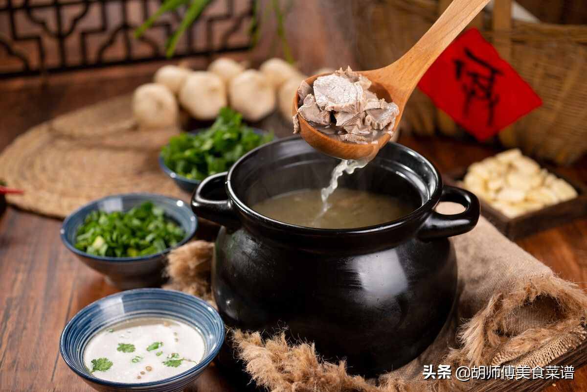 燉羊肉時，牢記“2不放3竅門”，保證羊肉湯鮮味美，沒有腥膻味