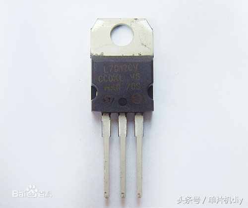 三端穩(wěn)壓管的使用方法講解，輕松實(shí)現(xiàn)5v12v17v電源設(shè)計(jì)