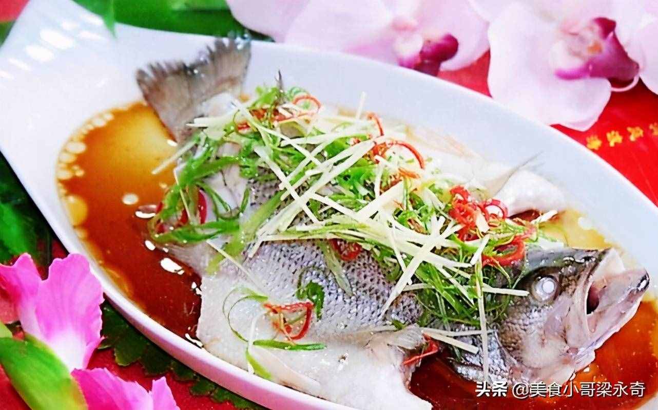 做清蒸魚，放鹽放料酒就錯(cuò)了，大廚教你正確方法，魚肉鮮嫩還不腥