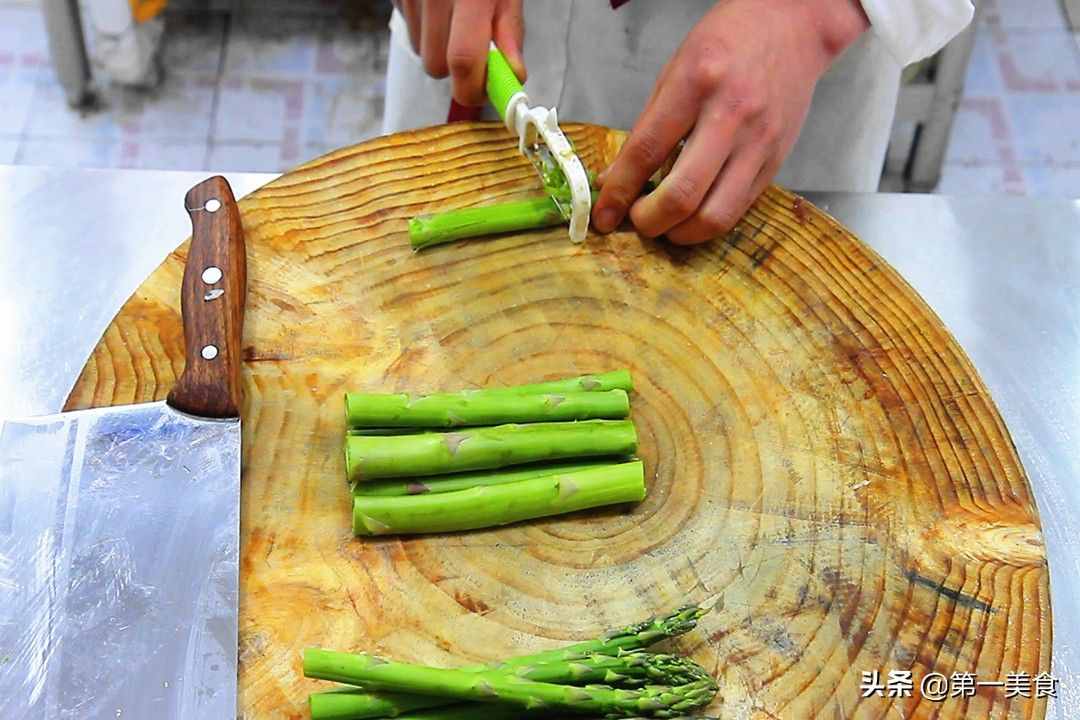 這才是蘆筍最正確做法，色香味全、營養(yǎng)不流失，全家老小都夸好吃