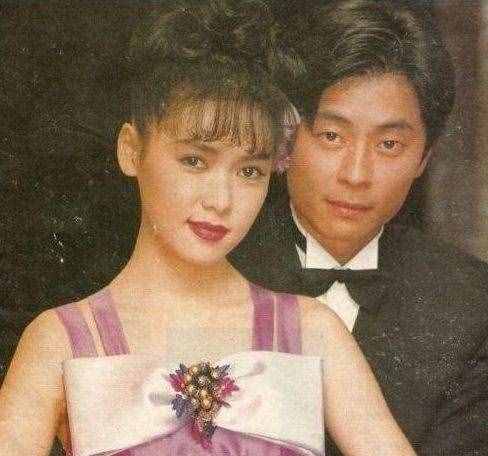 浪子王杰的傳奇一生，兩段婚姻妻子都離他而去，后被人毒壞噪子