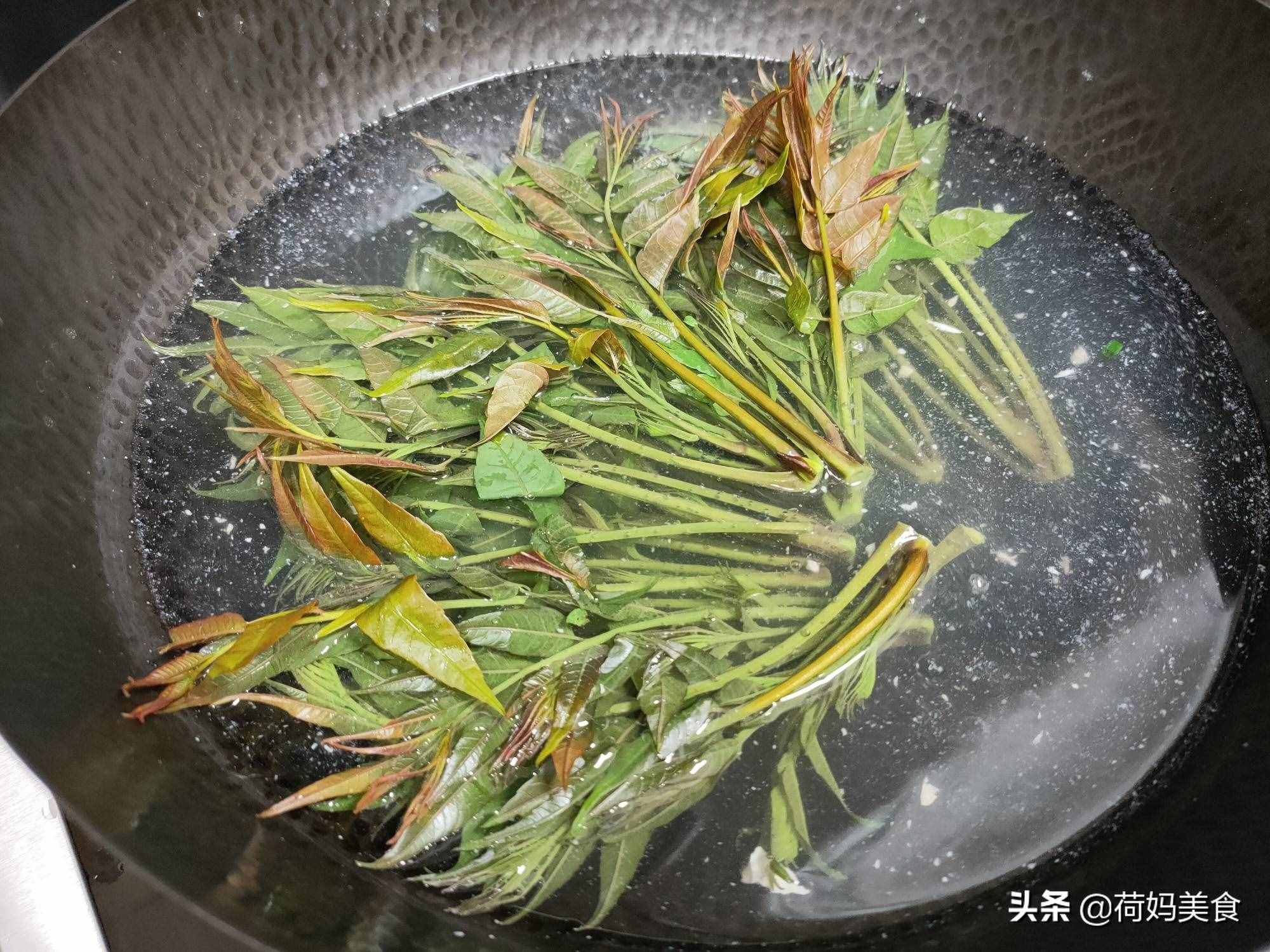 春天第一拌：香椿芽拌豆腐，簡單三步，軟嫩清香，爽口又下飯