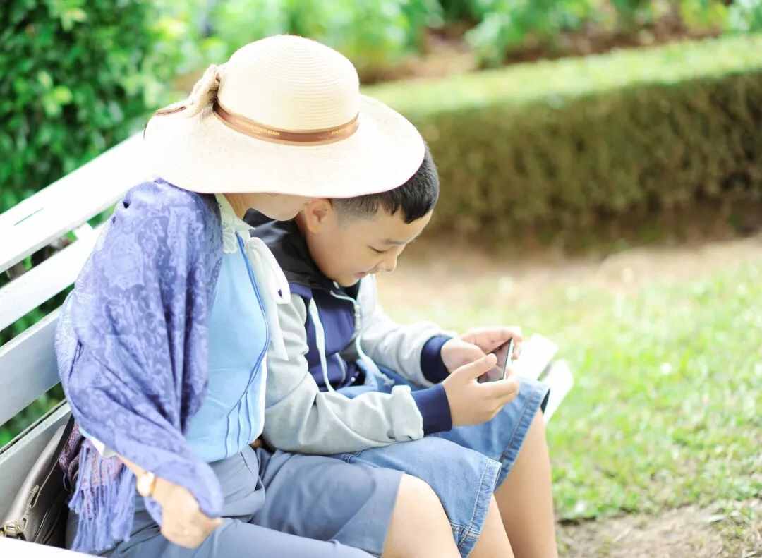 俄羅斯女童沒有嘴唇和下巴，面容讓人驚懼，經(jīng)過手術(shù)終于展開笑顏