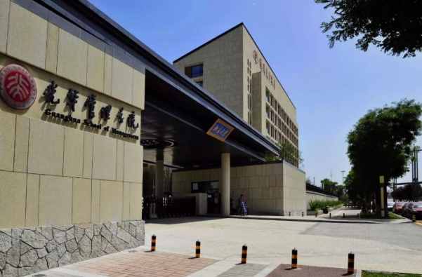 湖南狀元高考16歲考入北大，大三退學(xué)復(fù)讀考清華，卻被稱985廢物