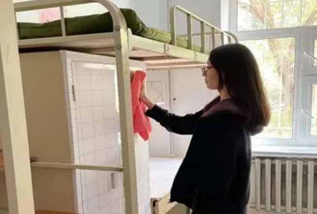 湖南狀元高考16歲考入北大，大三退學(xué)復(fù)讀考清華，卻被稱985廢物