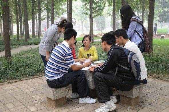 湖南狀元高考16歲考入北大，大三退學(xué)復(fù)讀考清華，卻被稱985廢物