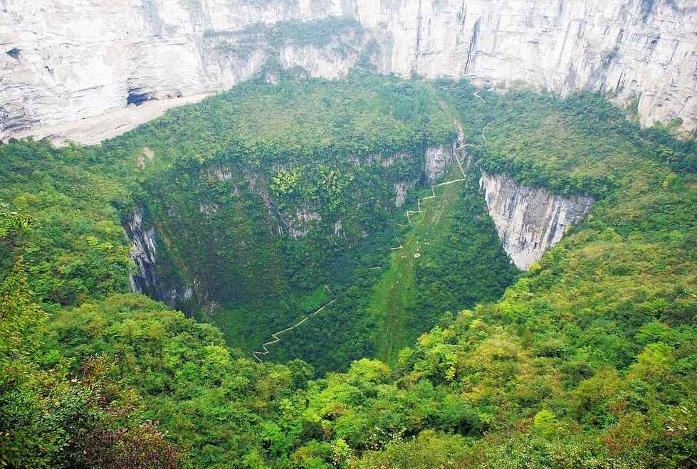 喀斯特地貌：從石林、溶洞、暗河到天坑，流水溶蝕地貌的典型代表