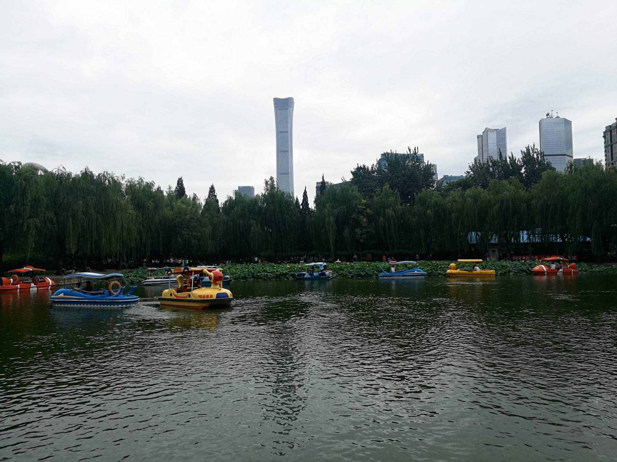 探討北京地鐵10號(hào)線團(tuán)結(jié)湖站，為何與團(tuán)結(jié)湖公園不在一個(gè)地方？