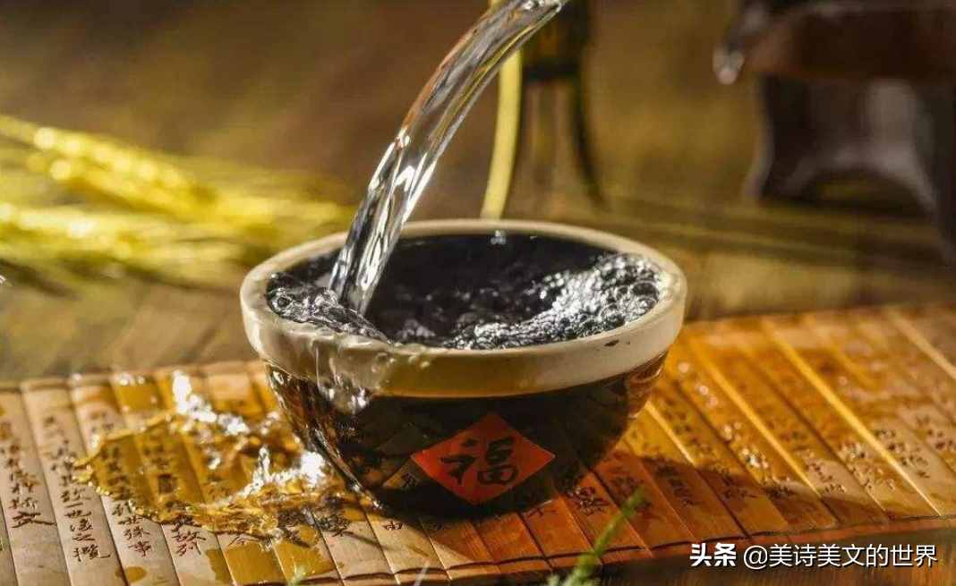 “酒逢知己千杯少，話不投機(jī)半句多”的后一句才是精華，很有道理